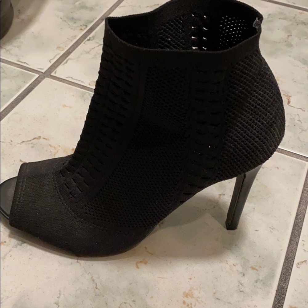 Heels - Picture 2 of 4